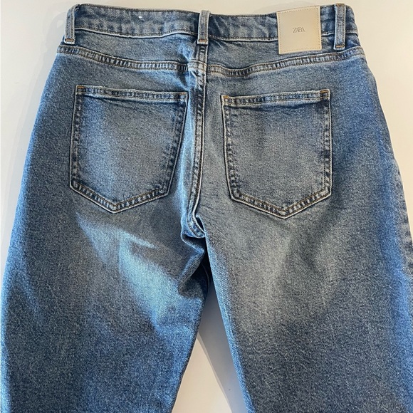 Zara Low Rise Relaxed Fit Jeans (US Size 2) - Picture 3 of 5